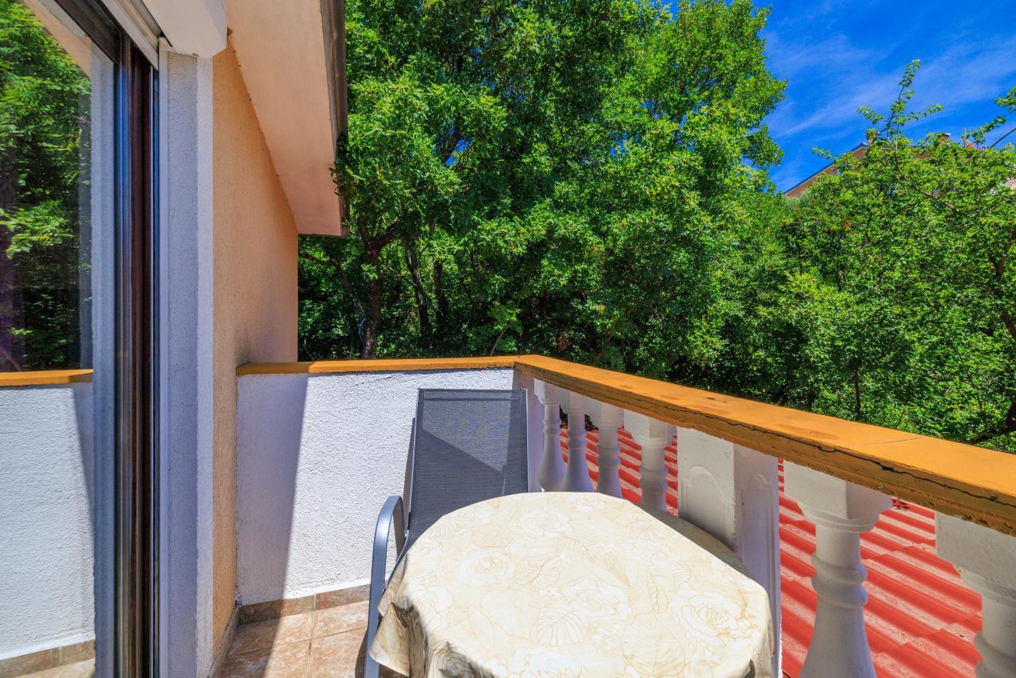 Apartments And Room Mirjana Dramalj Exterior foto