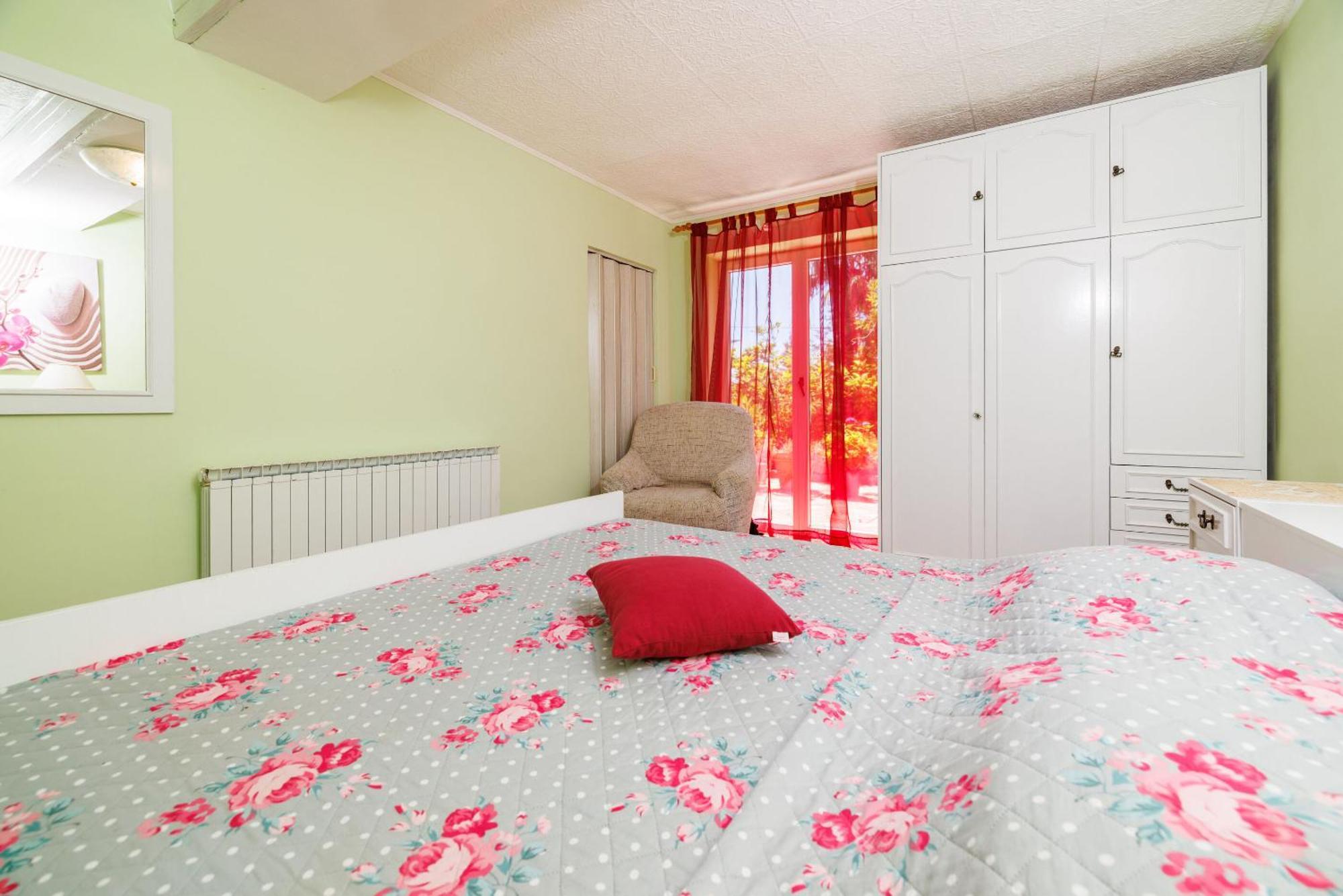 Apartments And Room Mirjana Dramalj Exterior foto