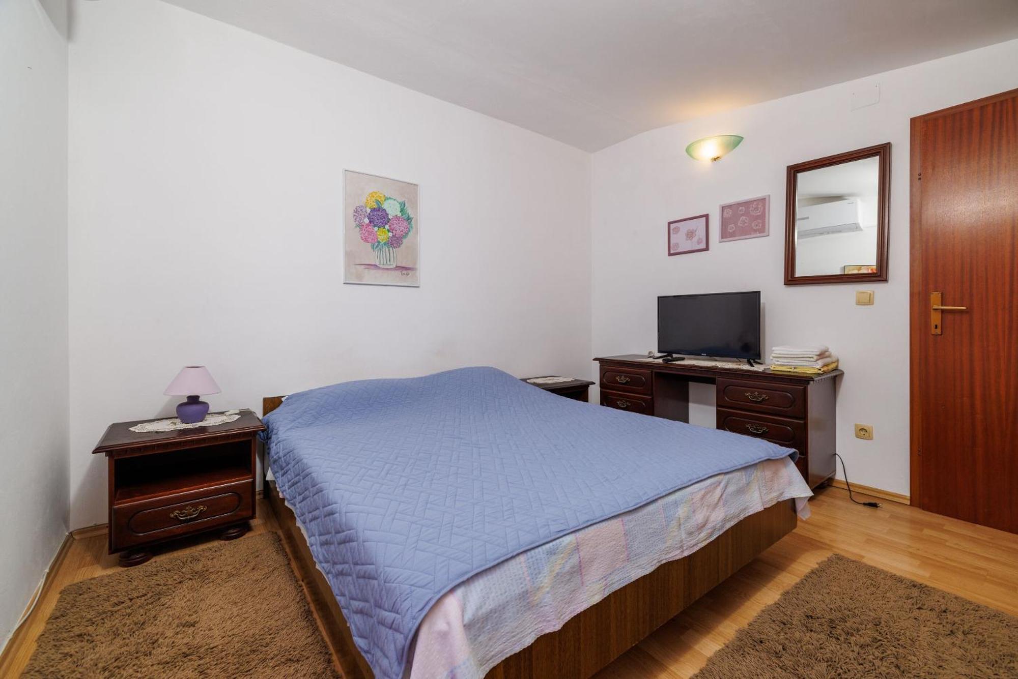 Apartments And Room Mirjana Dramalj Exterior foto